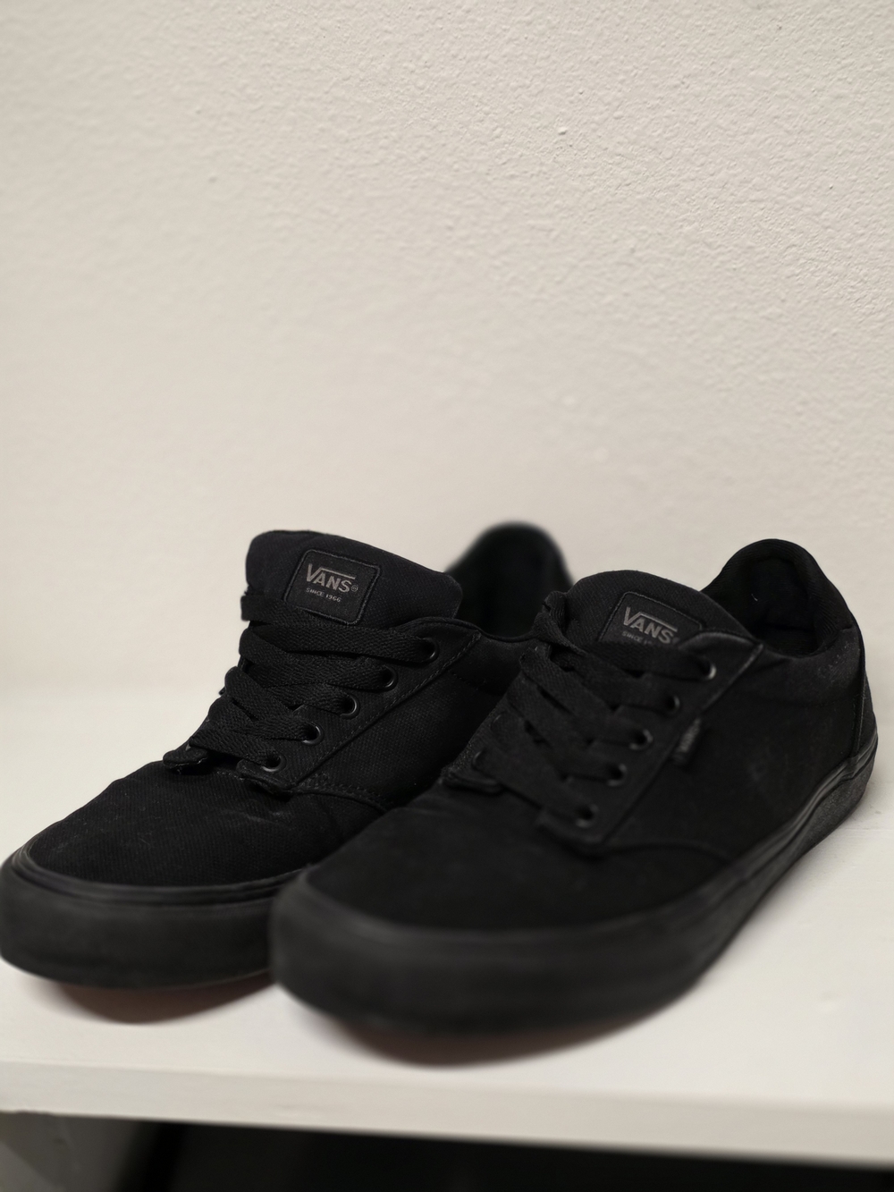 Vans Men’s Black Low-Top Canvas Sneakers